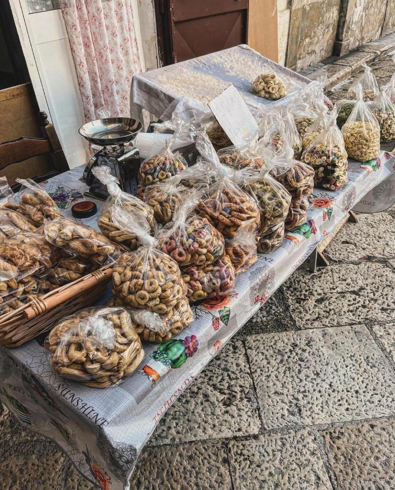 Cantovi Бари Екстериор снимка